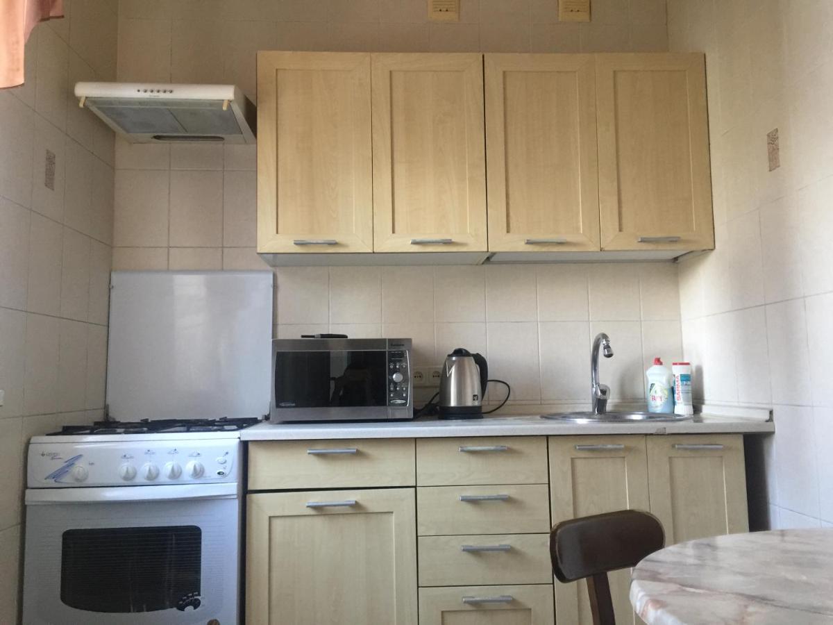 Apartment Near Train Station And Close To City Center Kiev Ngoại thất bức ảnh
