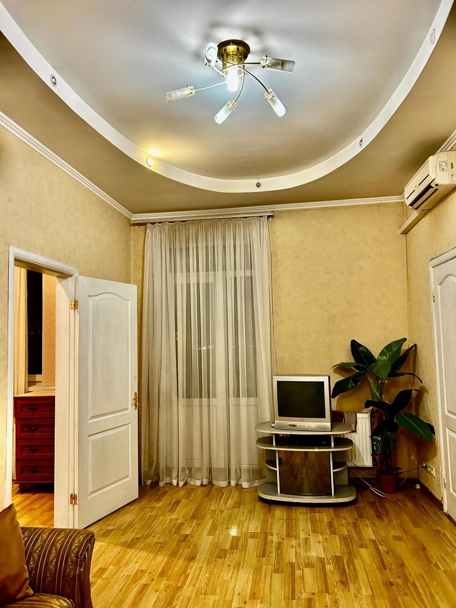 Apartment Near Train Station And Close To City Center Kiev Ngoại thất bức ảnh