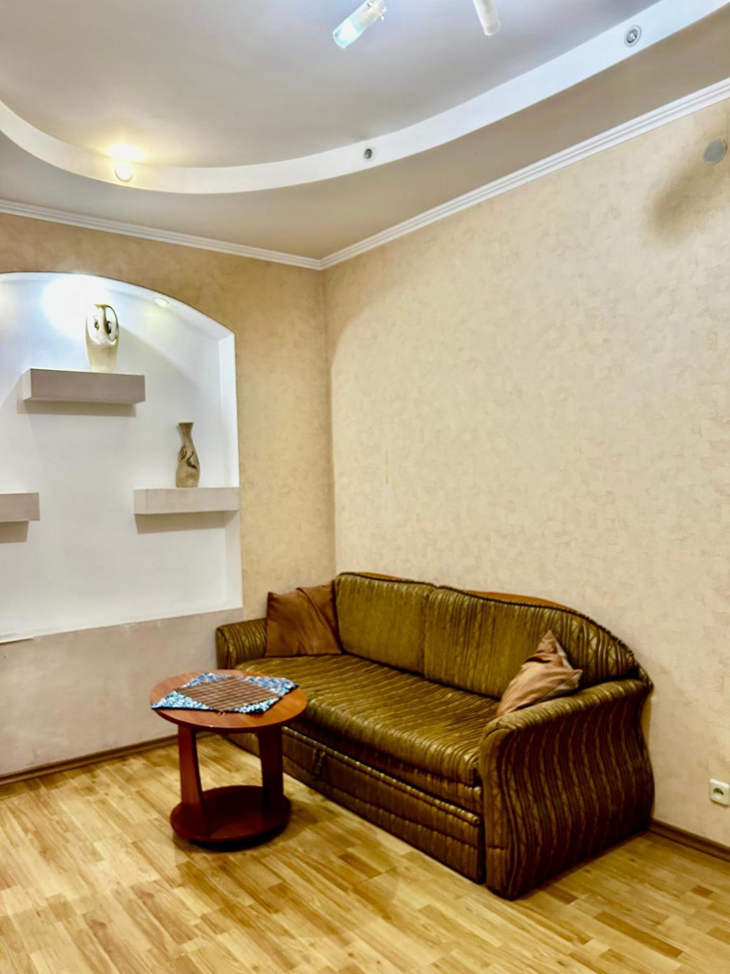 Apartment Near Train Station And Close To City Center Kiev Ngoại thất bức ảnh
