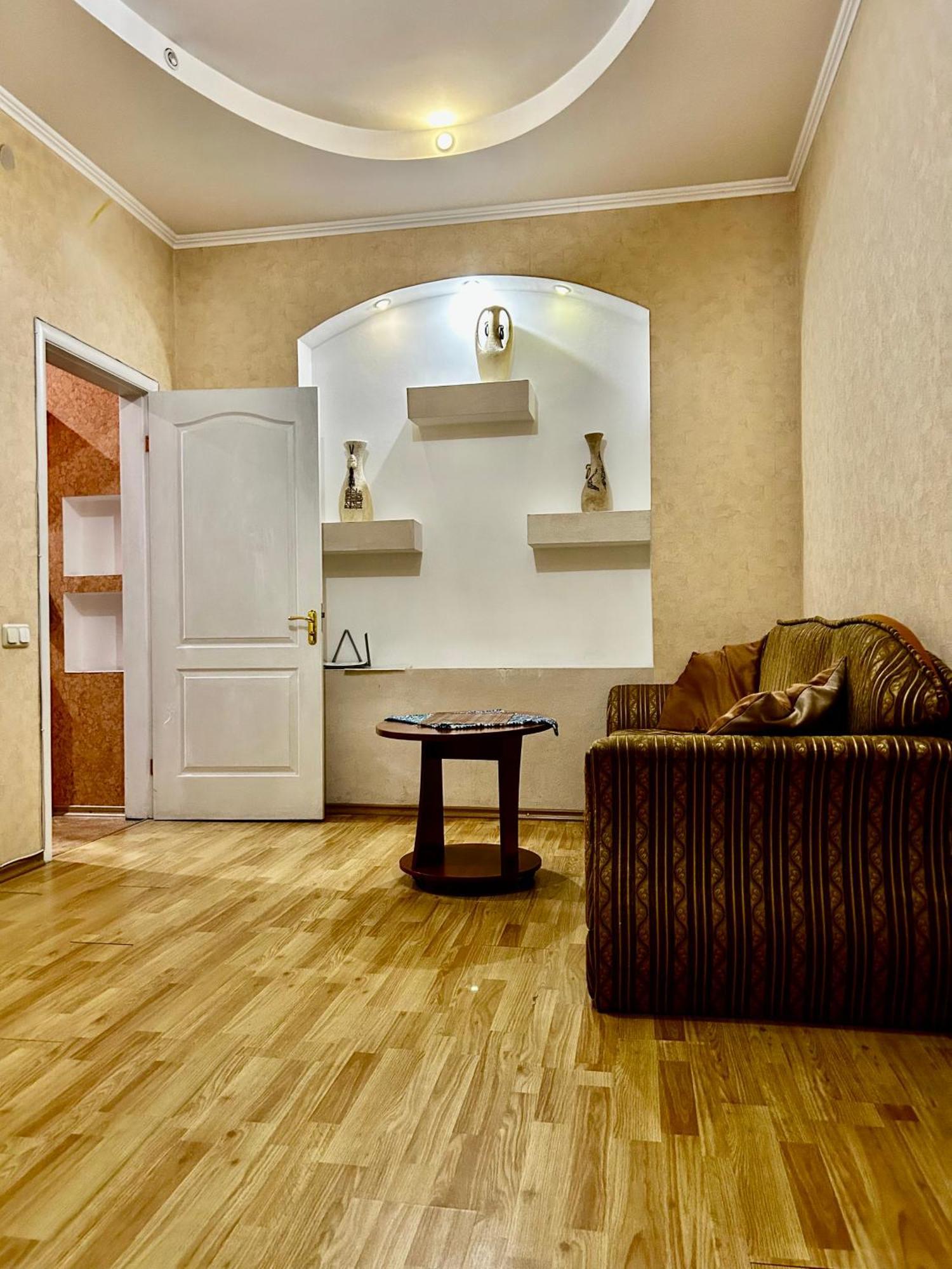 Apartment Near Train Station And Close To City Center Kiev Ngoại thất bức ảnh