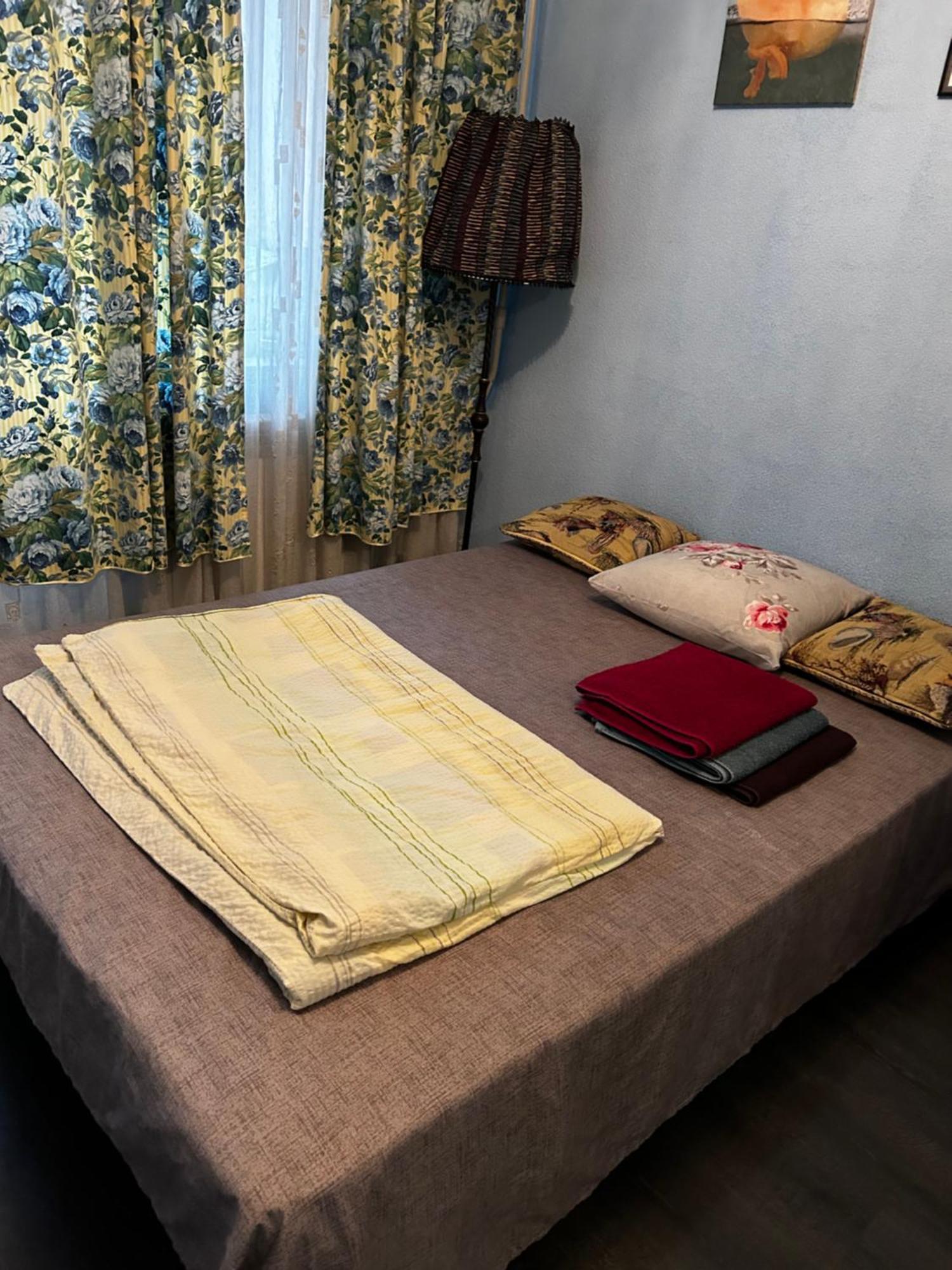 Apartment Near Train Station And Close To City Center Kiev Ngoại thất bức ảnh